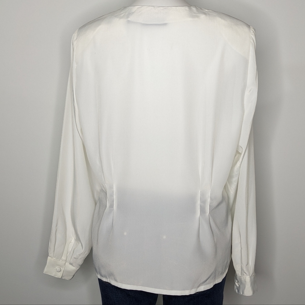 ✨3/$15 Vintage Le Caviar white embroidered button down 14 - Picture 5 of 7